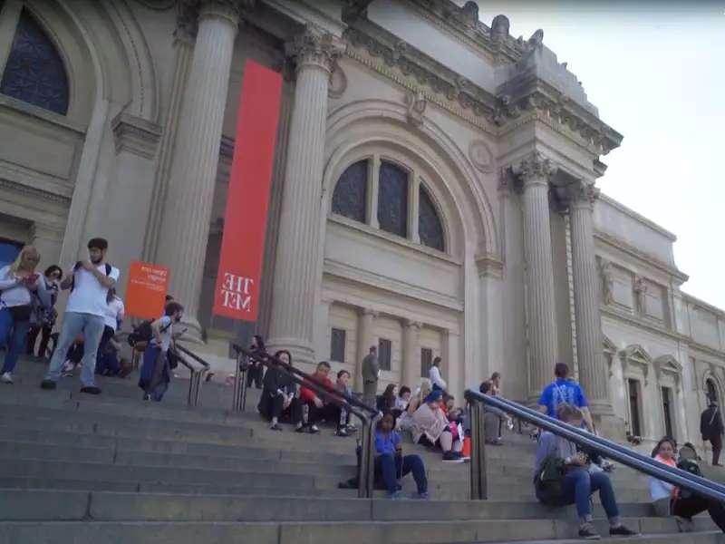 exterior of the Metropolitan Museum of Art in NYC